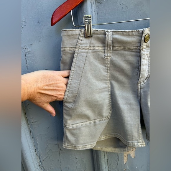 Free People Khaki Shorts, size 30 - Picture 4 of 7